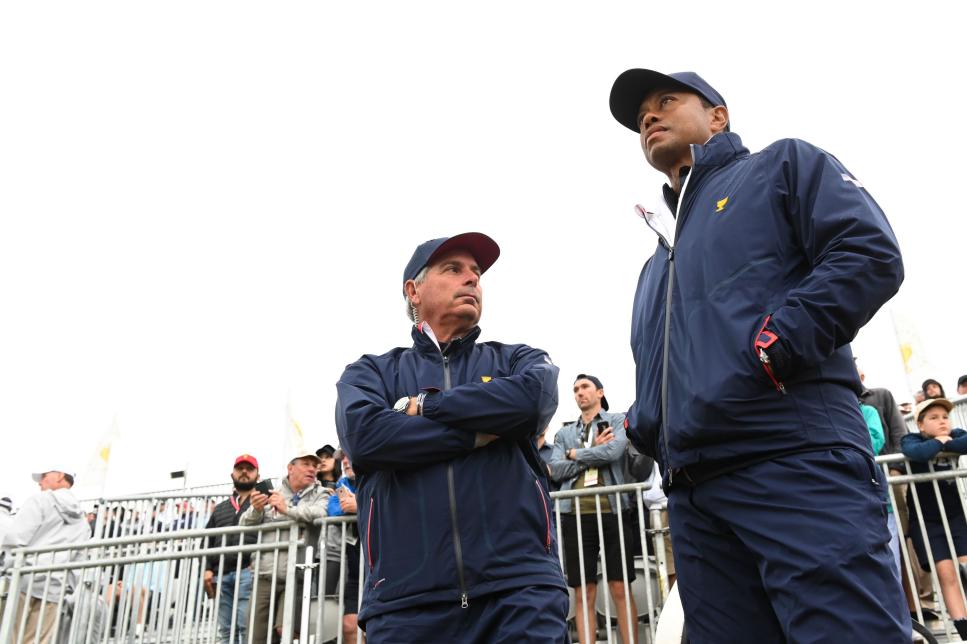tiger-woods-fred-couples-presidents-cup-2019-saturday-morning-watching.jpg