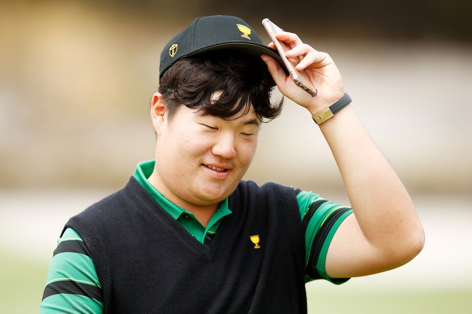 sungjae-im-presidents-cup-2019-sunday-hat-tip.jpg