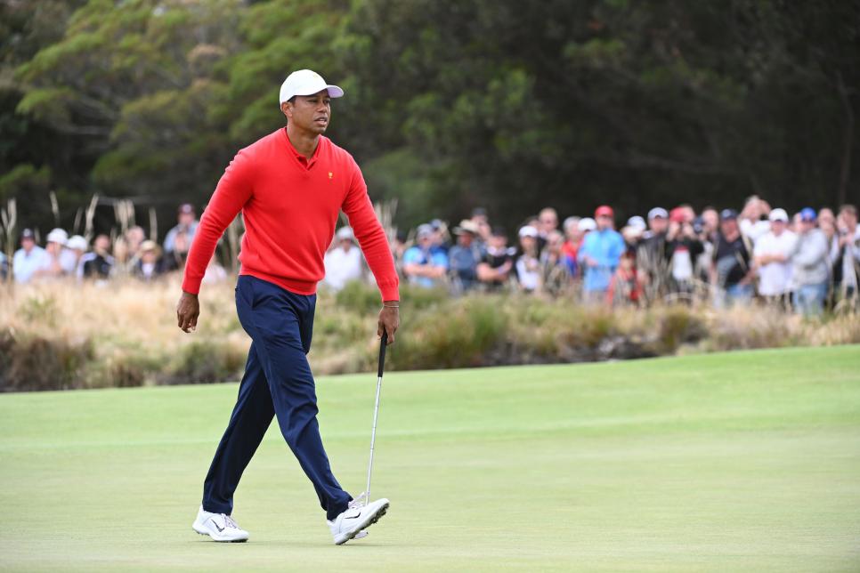 tiger-woods-presidents-cup-2019-sunday-playing-walking.jpg
