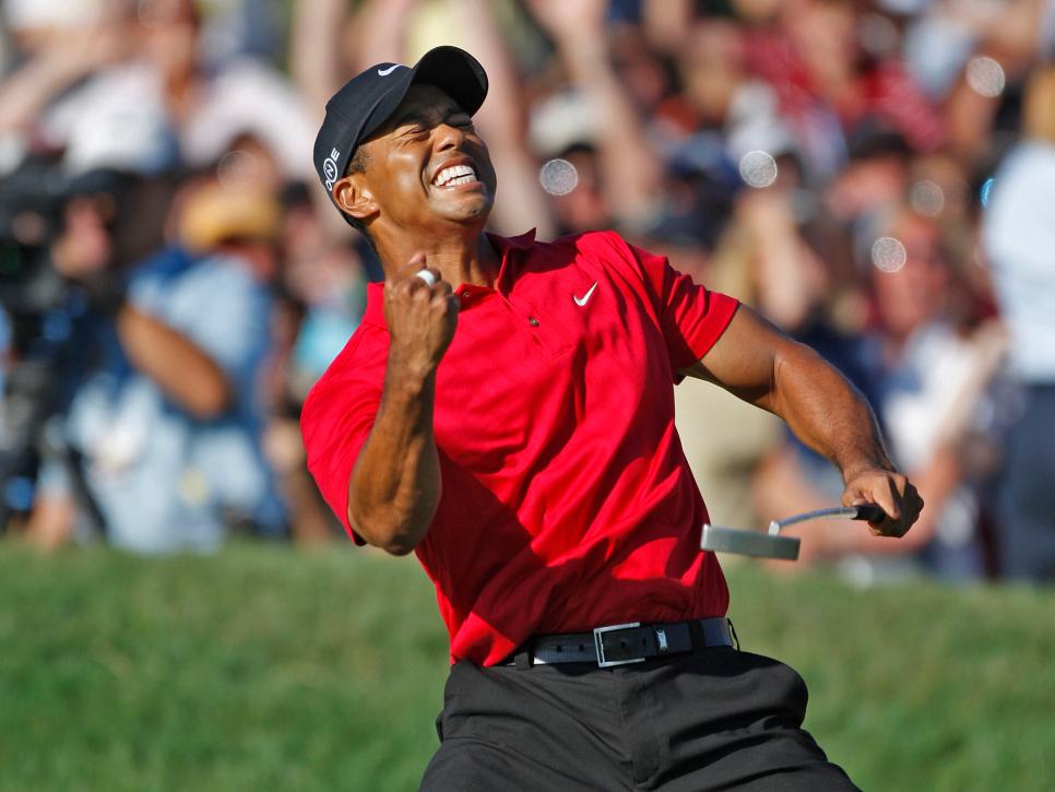 Tiger Woods reacts as he sinks a birdie putt on the 18th hole to force a playoff with Rocco Mediate