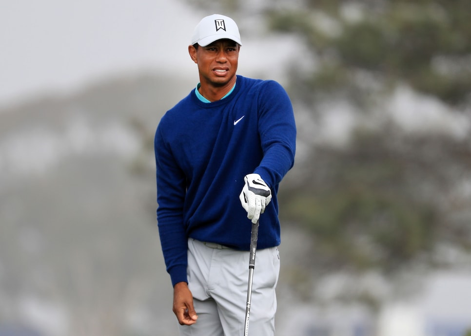 tiger-woods-farmers-2020-saturday-watching-shot.jpg