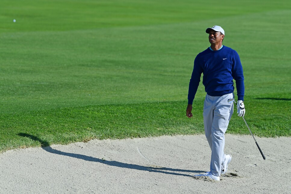 tiger-woods-farmers-2020-saturday-bunker.jpg