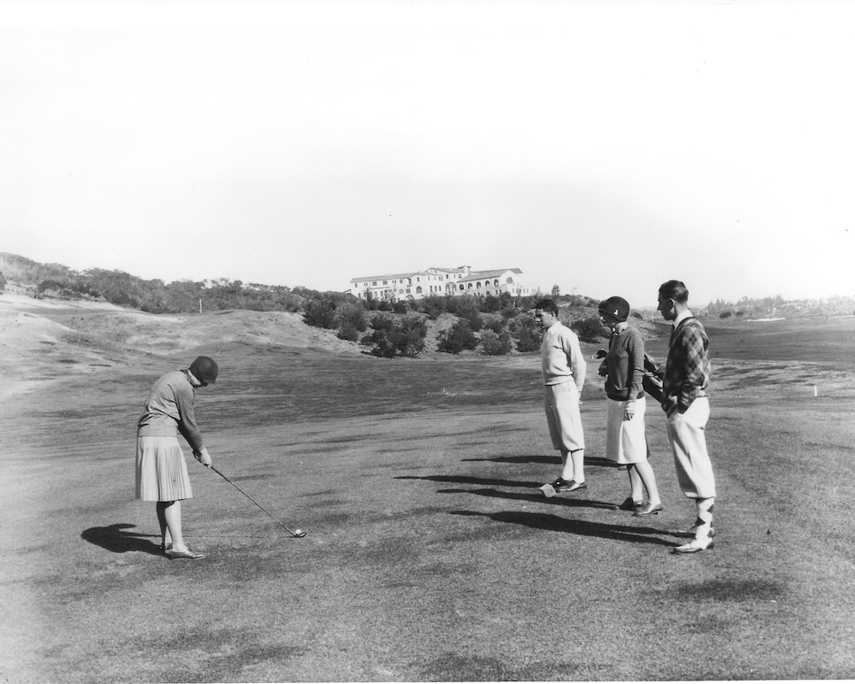 /content/dam/images/golfdigest/fullset/2020/02/05/5e3ad1a165cc6b0008273cb6_Riviera - _18 Tee 1920'S.jpg