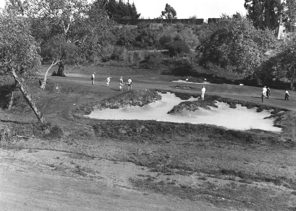 /content/dam/images/golfdigest/fullset/2020/02/05/5e3ad1a265cc6b0008273cb8_Riviera - _6 Circa 1927.jpg