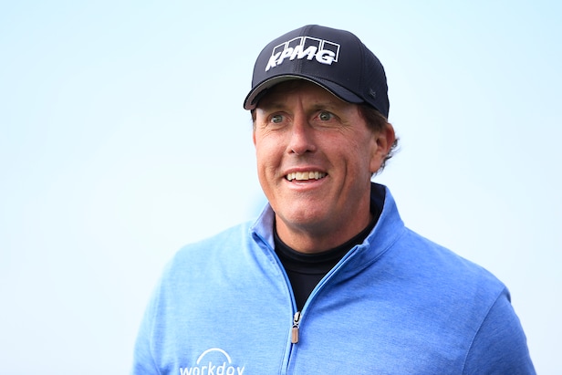 Phil Mickelson's magical wedge play gives him a chance to win on Sunday ...