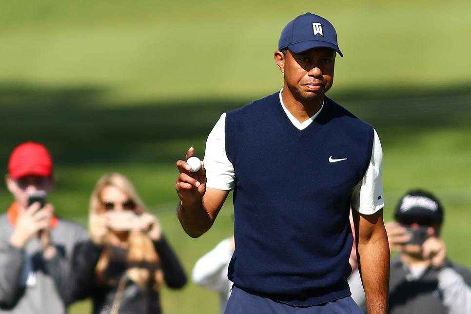 Tiger Woods struggles mightily on greens in third-round 76 at Genesis.