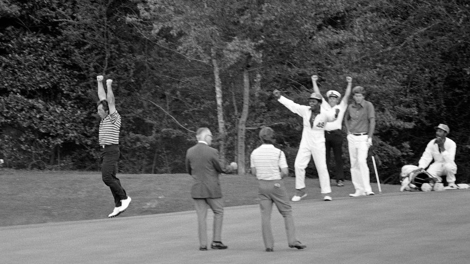 fuzzy-zoeller-1979-masters-leap.jpg