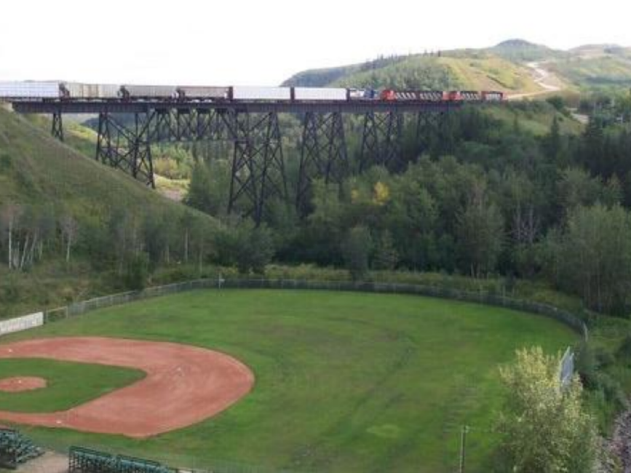 Peace river. Пис-Ривер город. Peace River Canada.