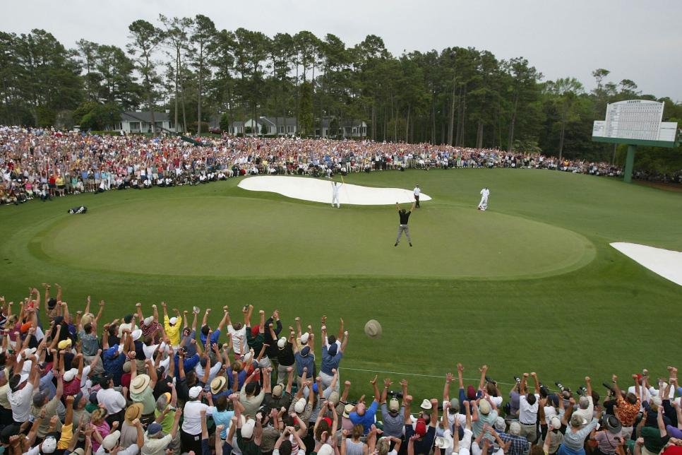 phil-mickelson-2004-masters-leap-18th-wide-shot.jpg