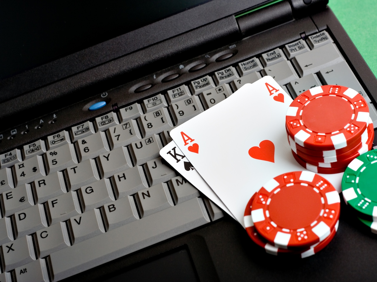 Online Casino Hold'em Guide – Top Sites, Rules and Free Games