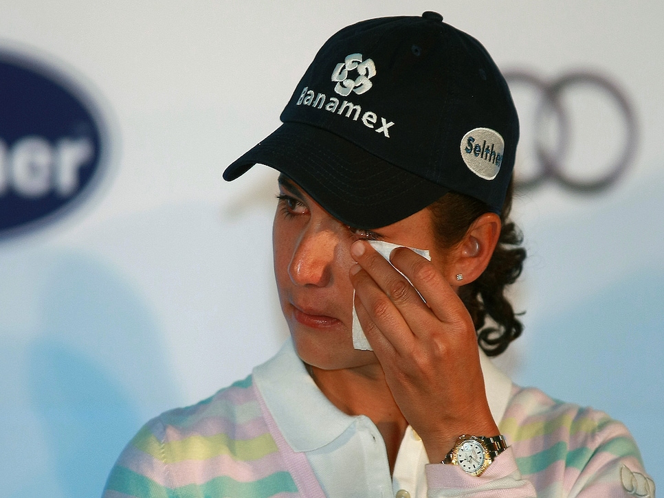 lorean-ochoa-2010-press-conference-tears.jpg