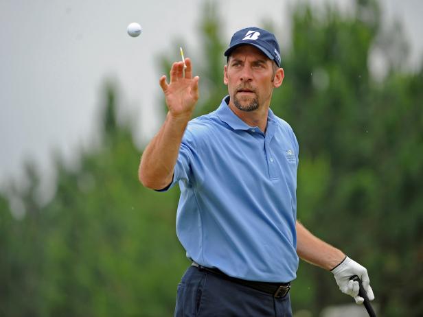 Braves great John Smoltz leads celebrity golf tournament