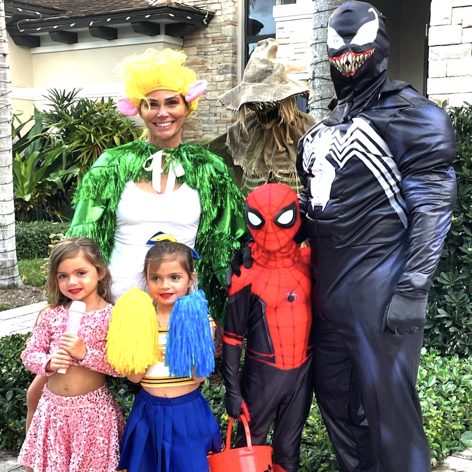 https://www.golfdigest.com/content/dam/images/golfdigest/fullset/2020/05/garywoodland_halloween24.png