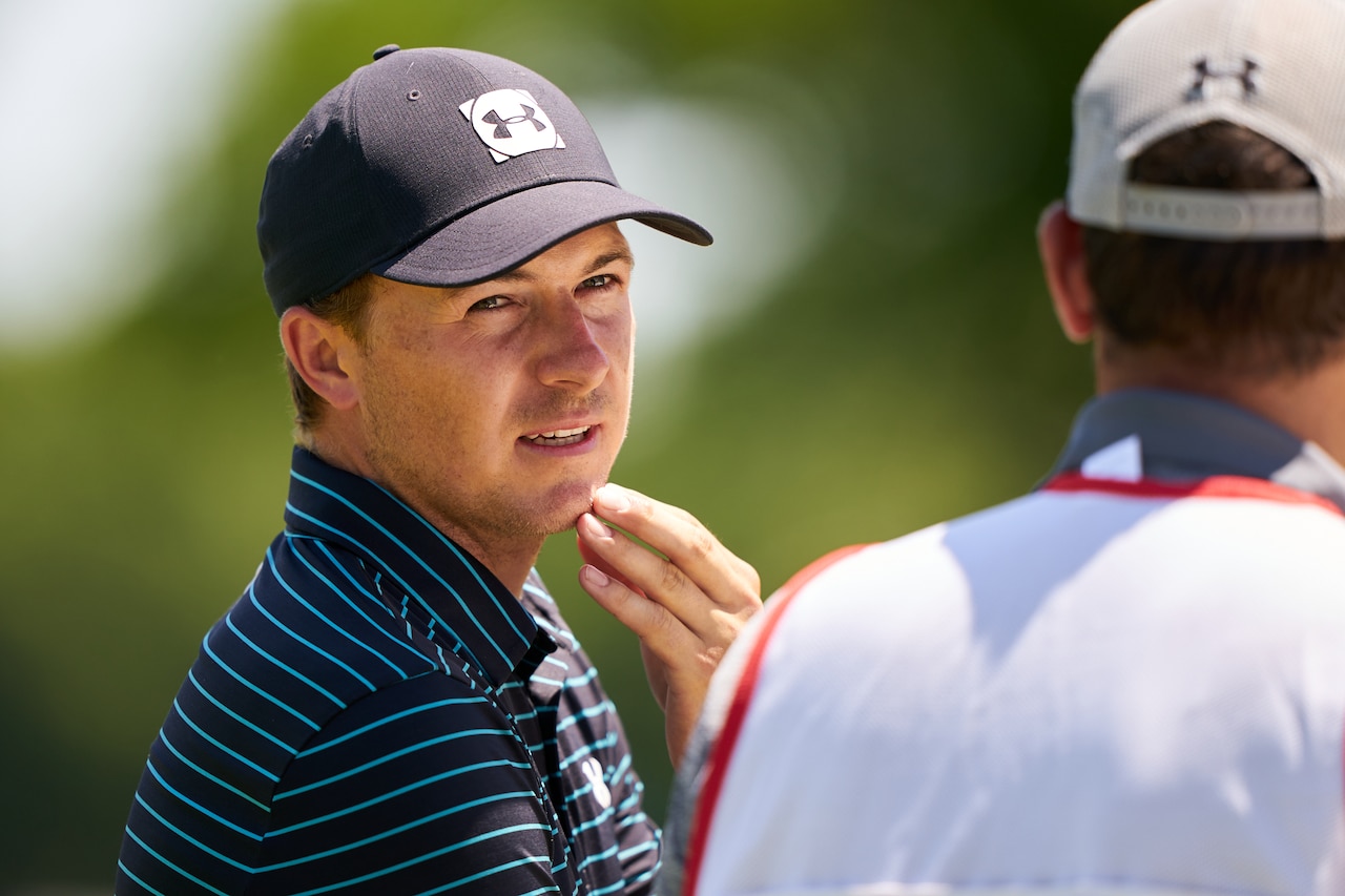 jordan spieth hat off
