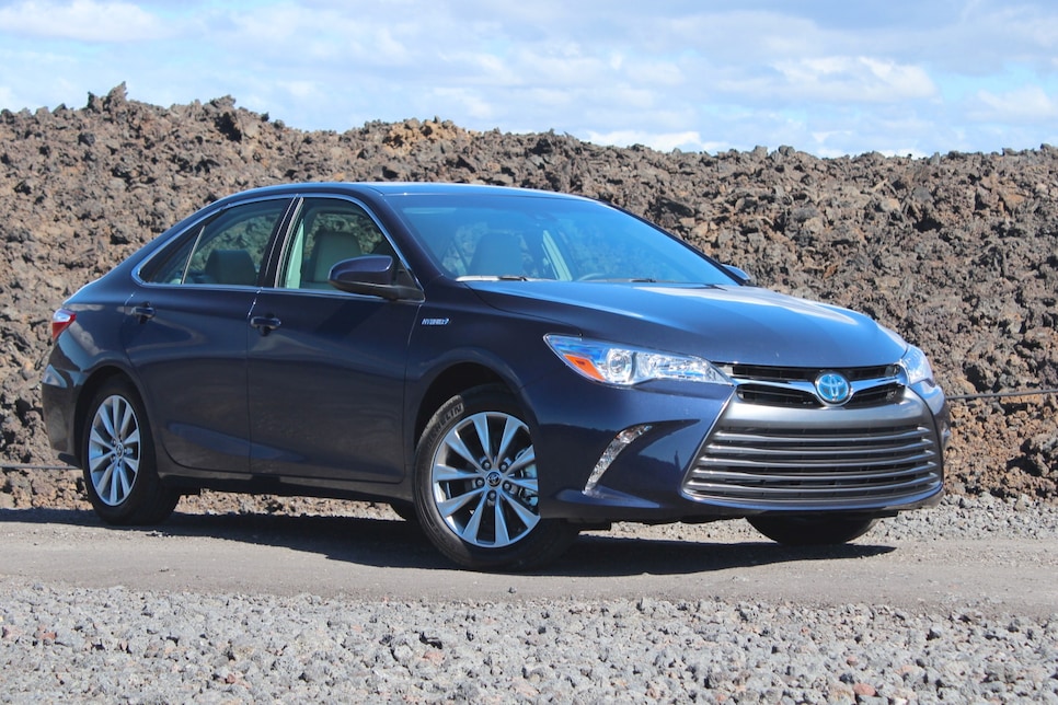 /content/dam/images/golfdigest/fullset/2020/06/2015-toyota-camry_100482235_h.jpg