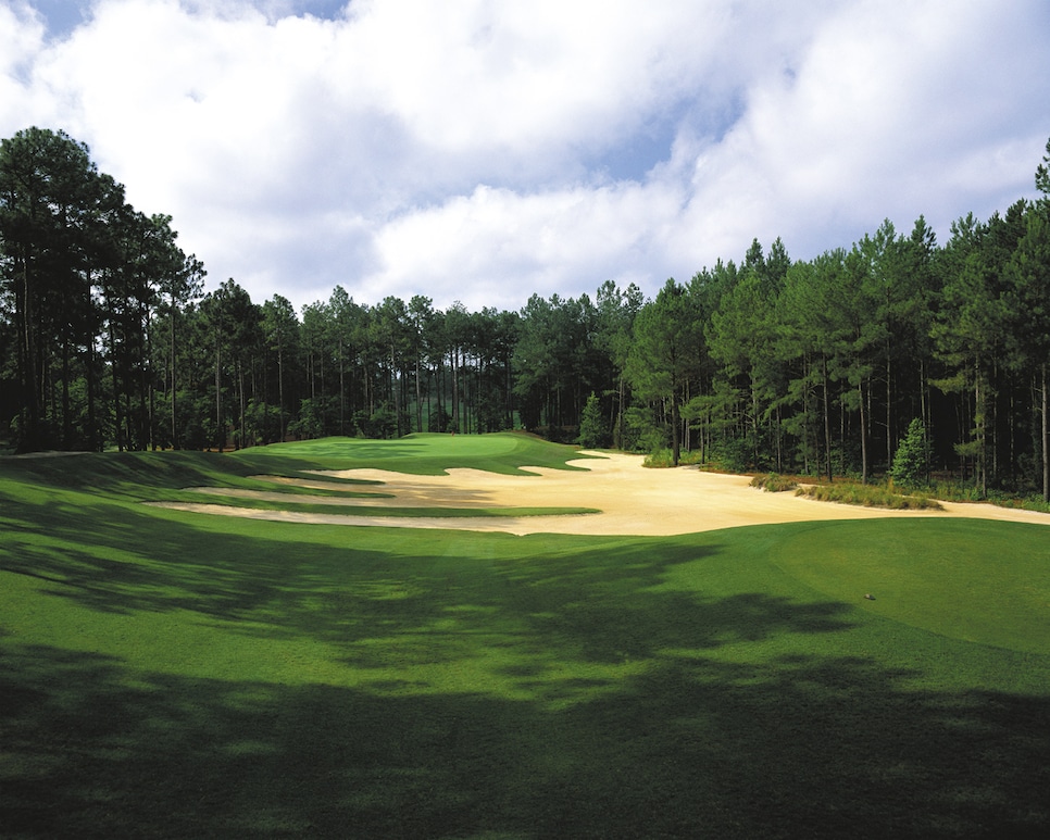 /content/dam/images/golfdigest/fullset/2020/06/Pinehurst No. 7 13th hole.jpg