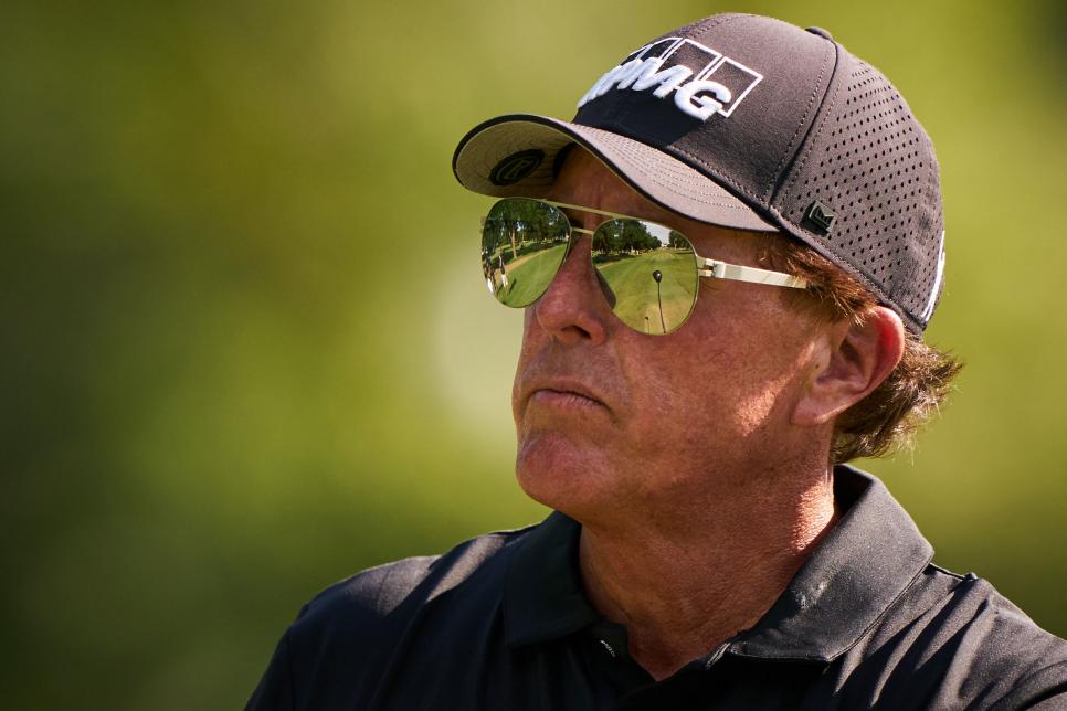 /content/dam/images/golfdigest/fullset/2020/06/colonial-photo-essay/DC-colonial-2020-photo-essay-friday-phil-mickelson-sunglasses.jpg