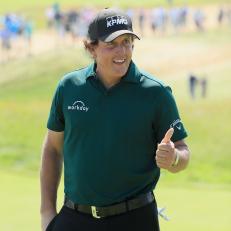 SOUTHAMPTON, NY - JUNE 16:  Phil Mickelson of the United States gives a thumbs up on the 18th green during the third round of the 2018 U.S. Open at Shinnecock Hills Golf Club on June 16, 2018 in Southampton, New York.  (Photo by Andrew Redington/Getty Images)