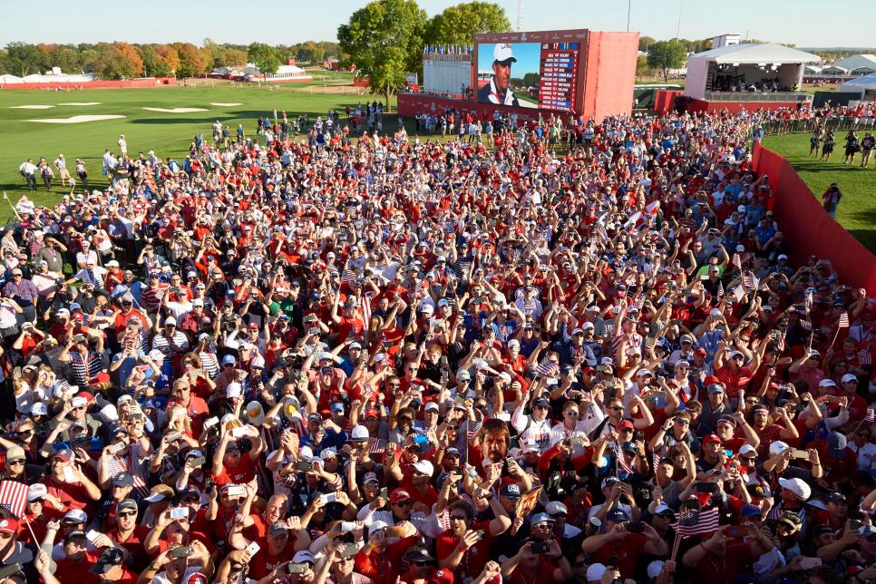 Golf: 41st Ryder Cup: Overview of USA fans in the crowd at closing ceremony on Sunday at Hazeltine National GC.Chaska, MN 10/2/2016CREDIT: Kohjiro Kinno (Photo by Kohjiro Kinno /Sports Illustrated via Getty Images)(Set Number: GFP26 TK6 )