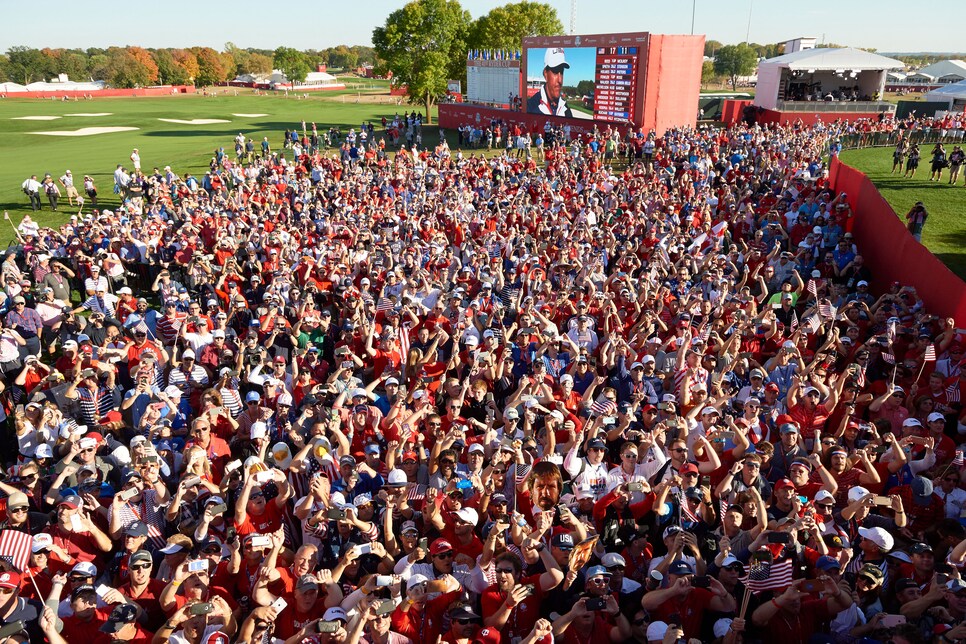 Golf: 41st Ryder Cup: Overview of USA fans in the crowd at closing ceremony on Sunday at Hazeltine National GC.
Chaska, MN 10/2/2016
CREDIT: Kohjiro Kinno (Photo by Kohjiro Kinno /Sports Illustrated via Getty Images)
(Set Number: GFP26 TK6 )