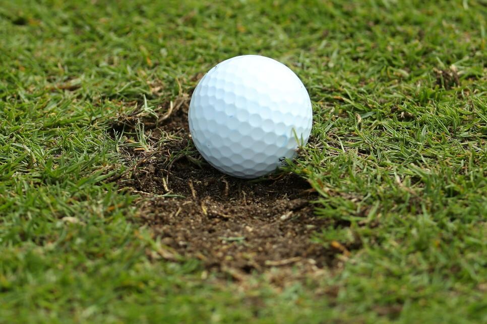 /content/dam/images/golfdigest/fullset/2020/07/ball in divot oman open.jpeg