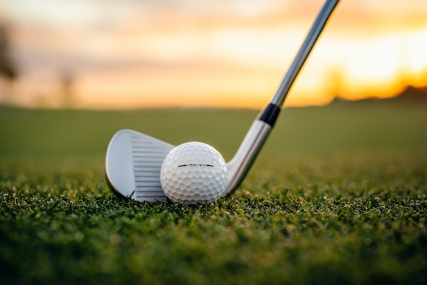 Neuer Titleist Pro V1x Left Dash auf Tour gesehen