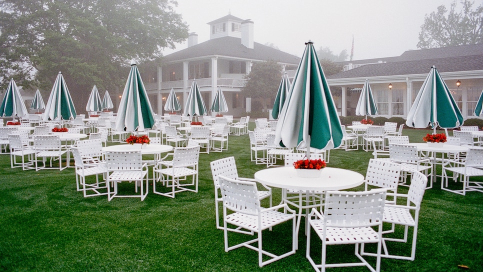 /content/dam/images/golfdigest/fullset/2020/08/masters-empty-patio-clubhouse-longform.jpg