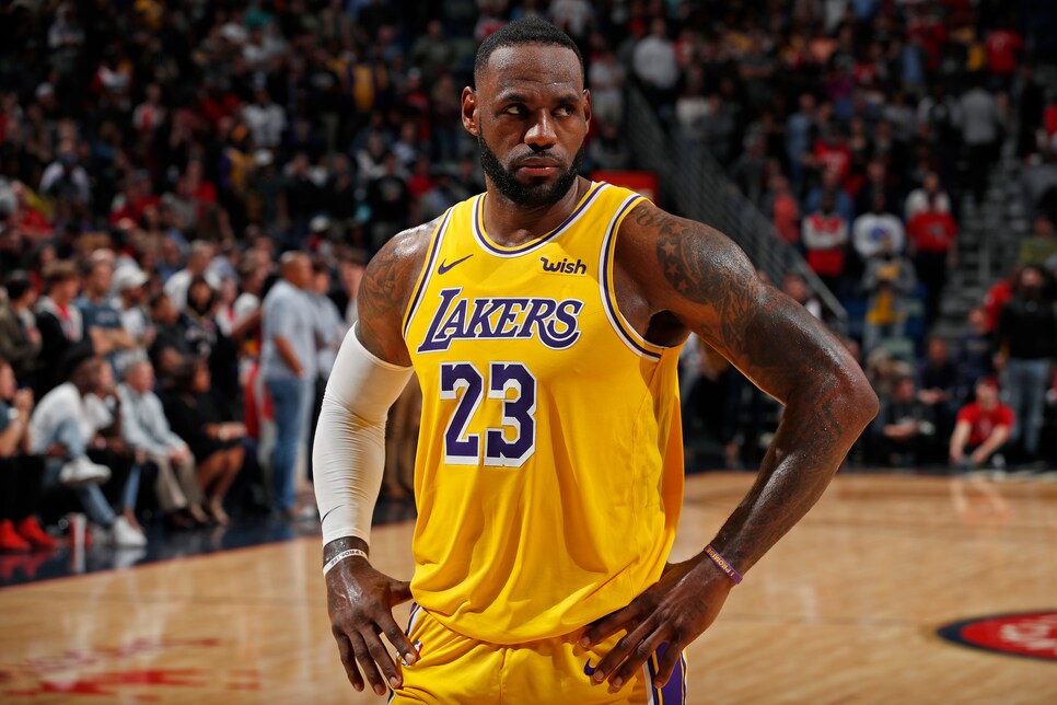 NBA  Sorry, LeBron, Curry new king of jersey sales