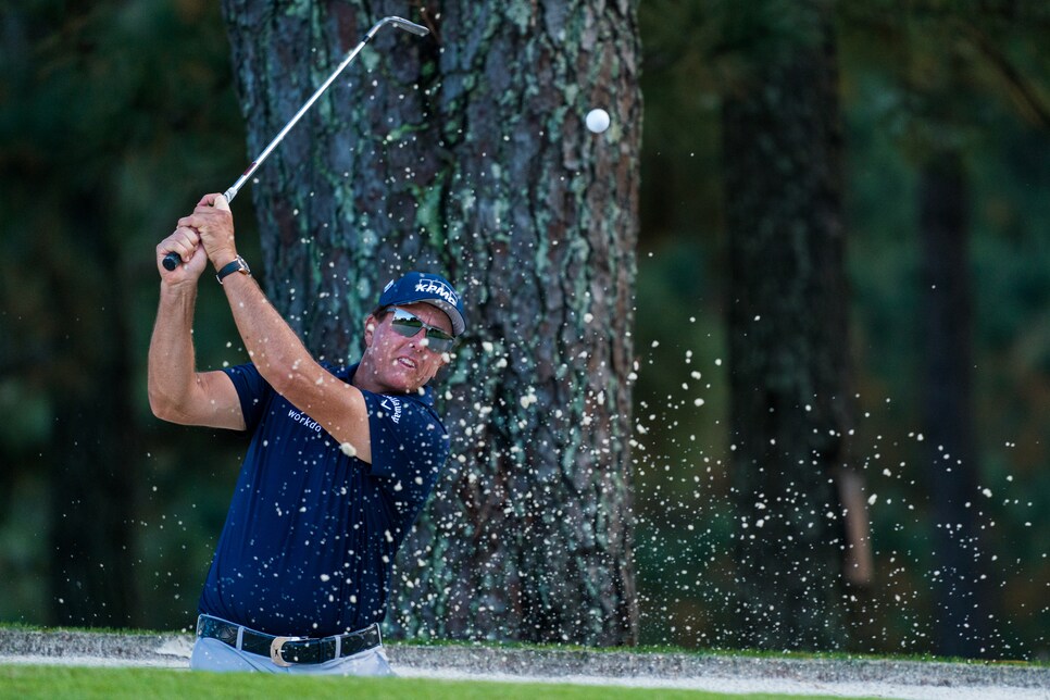 /content/dam/images/golfdigest/fullset/2020/11/JD_2020Masters_Thursday_111220_4085.jpg