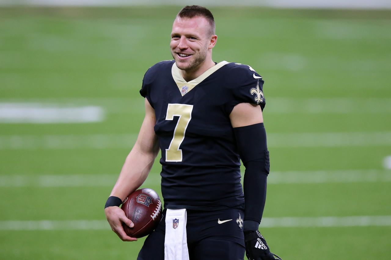 New Orleans Saints quarterback Taysom Hill (7) warms up before an NFL  football game against the …