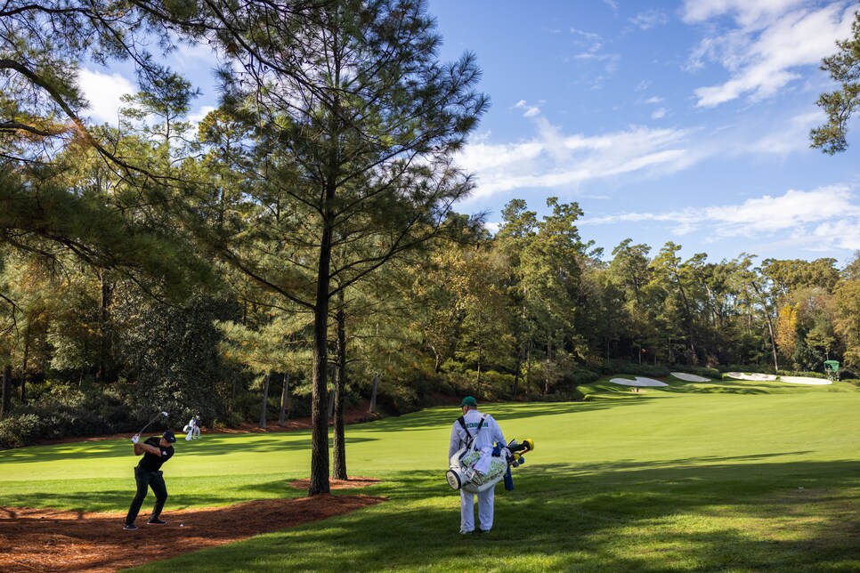 /content/dam/images/golfdigest/fullset/2020/11/bryson pine straw on 13 BW_2020Masters_Thursday_111220_0511.jpg