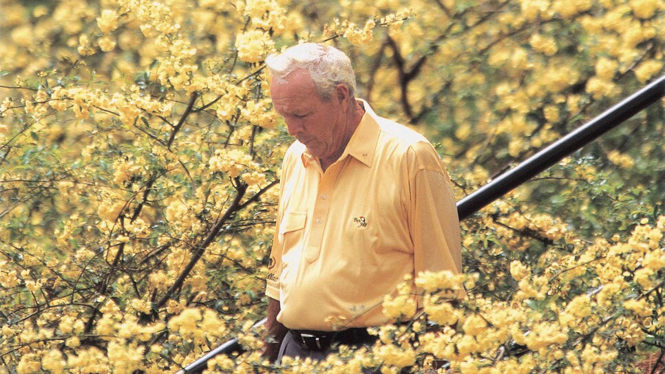 Arnies first “Last Masters” Par 3 tourney, the year they tried to squeeze him and other older players out. Pretty sure it was 2002. This was not in 2004, his true las Masters.