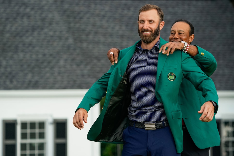https://www.golfdigest.com/content/dam/images/golfdigest/fullset/2020/11/dustin-johnson-masters-2020-sunday-green-jacket-tiger-cuban.jpg