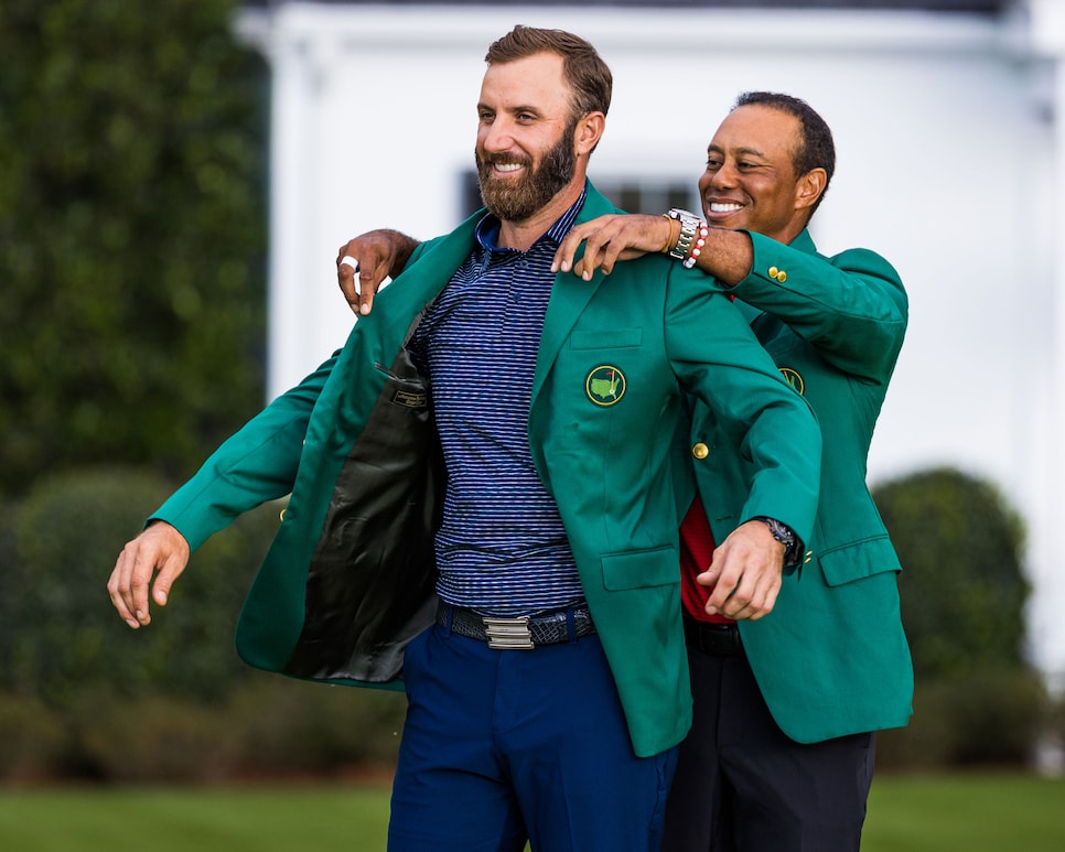 /content/dam/images/golfdigest/fullset/2020/11/dustin-johnson-tiger-woods-masters-2020-green-jacket-ceremony.jpg