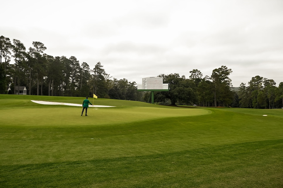 /content/dam/images/golfdigest/fullset/2020/11/masters-2020-essay-sat-morn-18-quiet-cuban.jpg