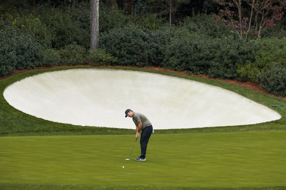 /content/dam/images/golfdigest/fullset/2020/11/masters-2020-essay-sat-morn-patrick-reed-13-putt-walton.jpg