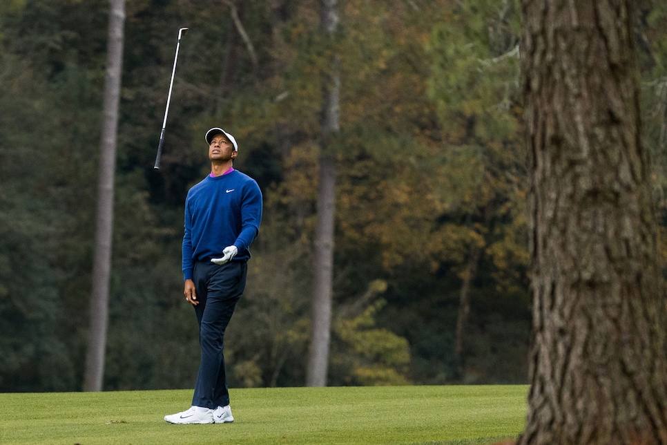 /content/dam/images/golfdigest/fullset/2020/11/masters-2020-essay-sat-morn-tiger-flipping-club-walton.jpg