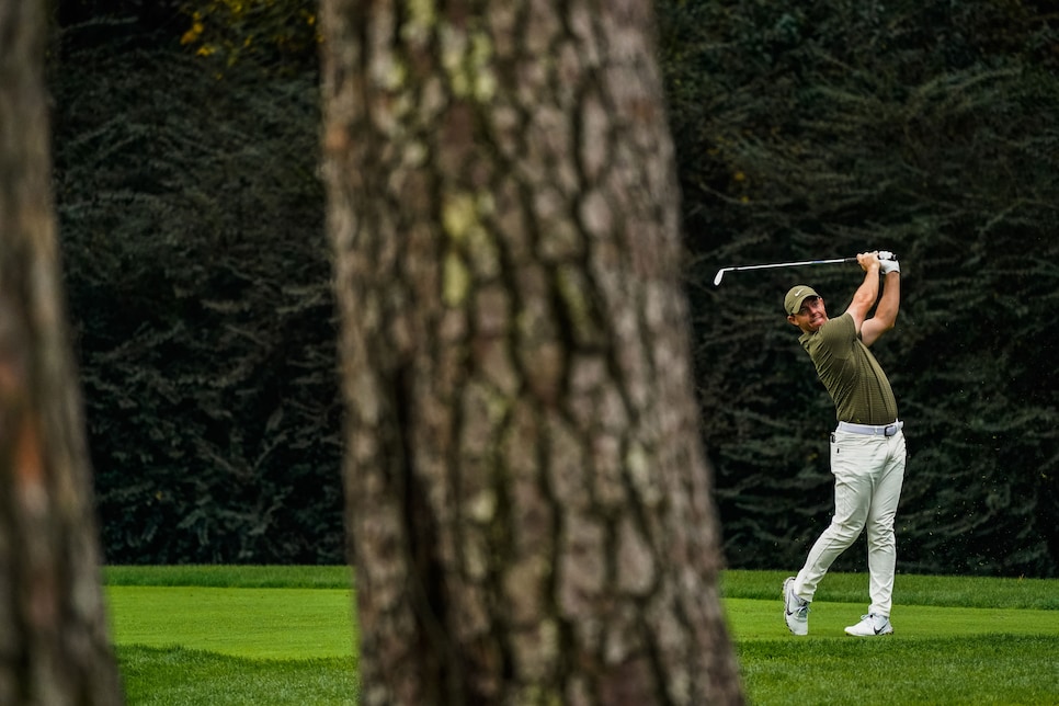 /content/dam/images/golfdigest/fullset/2020/11/rory-mcilroy-masters-2020-friday-morning-16-tee.jpg