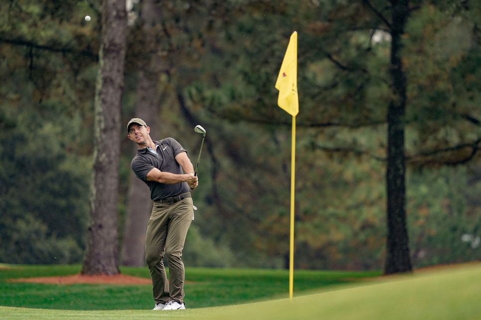 /content/dam/images/golfdigest/fullset/2020/11/rory-mcilroy-masters-2020-practice-wednesday-chipping.jpg