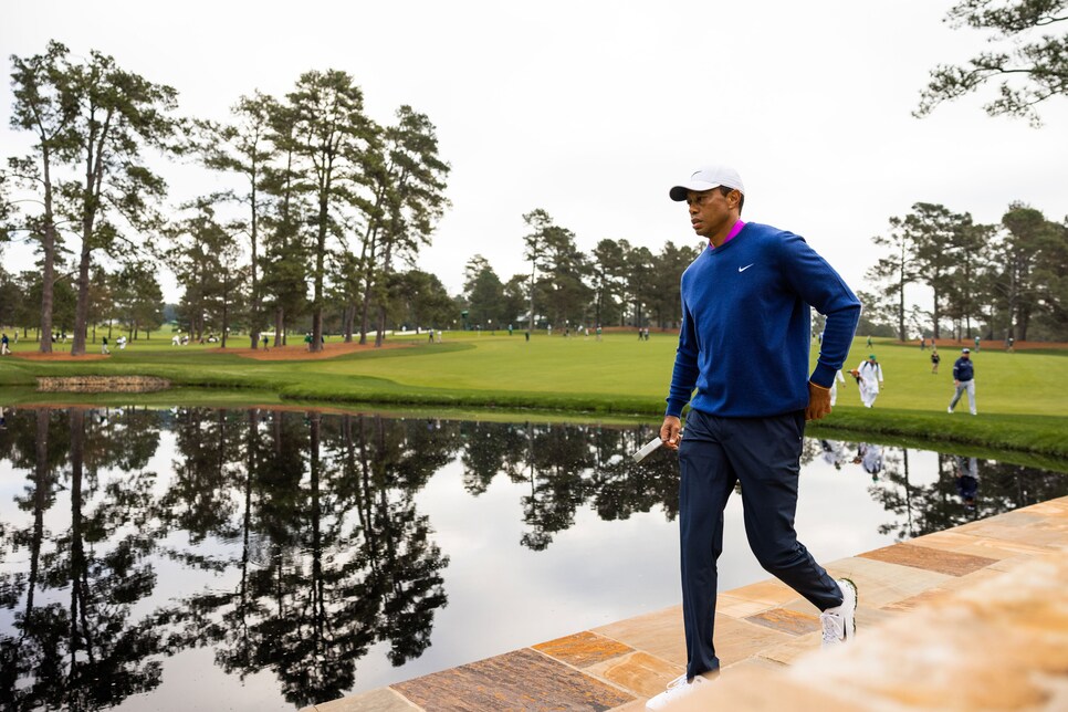 /content/dam/images/golfdigest/fullset/2020/11/tiger-woods-masters-2020-saturday-15th-sarazen-bridge.jpg