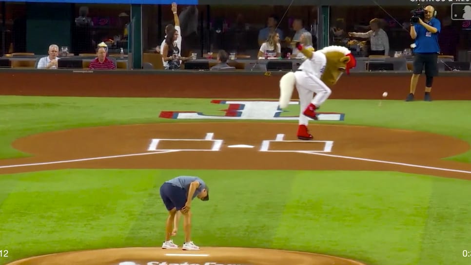 Michael Jordan throws out the first pitch at Wrigley Field 