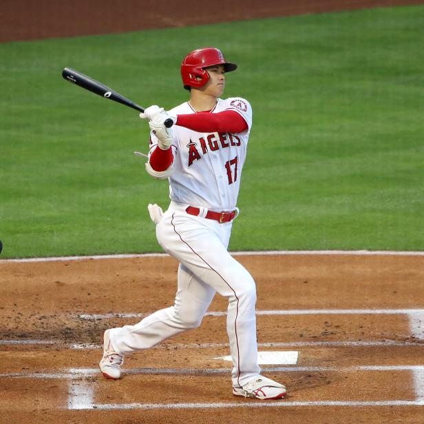 Hunter Renfroe's wild no-look catch was so good even Shohei Ohtani couldn't  believe it, This is the Loop