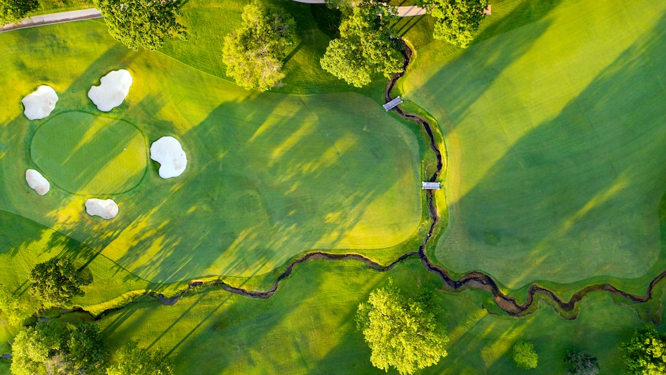 https://www.golfdigest.com/content/dam/images/golfdigest/fullset/2021/1/Southern Hills 10 overhead Andy Johnson.jpg