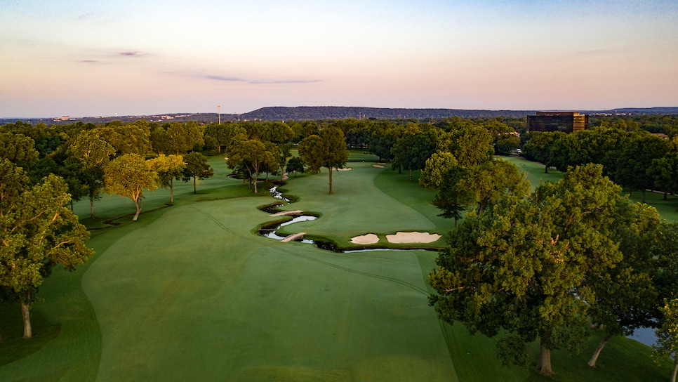 https://www.golfdigest.com/content/dam/images/golfdigest/fullset/2021/1/Southern Hills 2 Andy Johnson.jpg