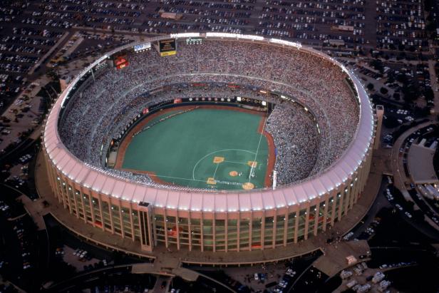 A vet claims he lived in Veterans Stadium for three years in his book 'The  Secret Apartment'