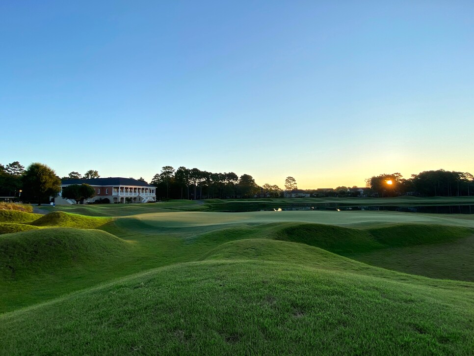 /content/dam/images/golfdigest/fullset/2021/1/cropped-Prestwick 18 Green Sunrise (1).jpg