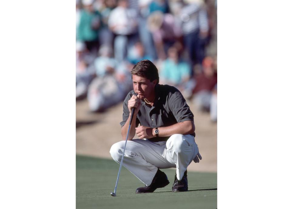 /content/dam/images/golfdigest/fullset/2021/1/phil-mickelson-1991-northern-telecom-putting-letter-boxed.jpg