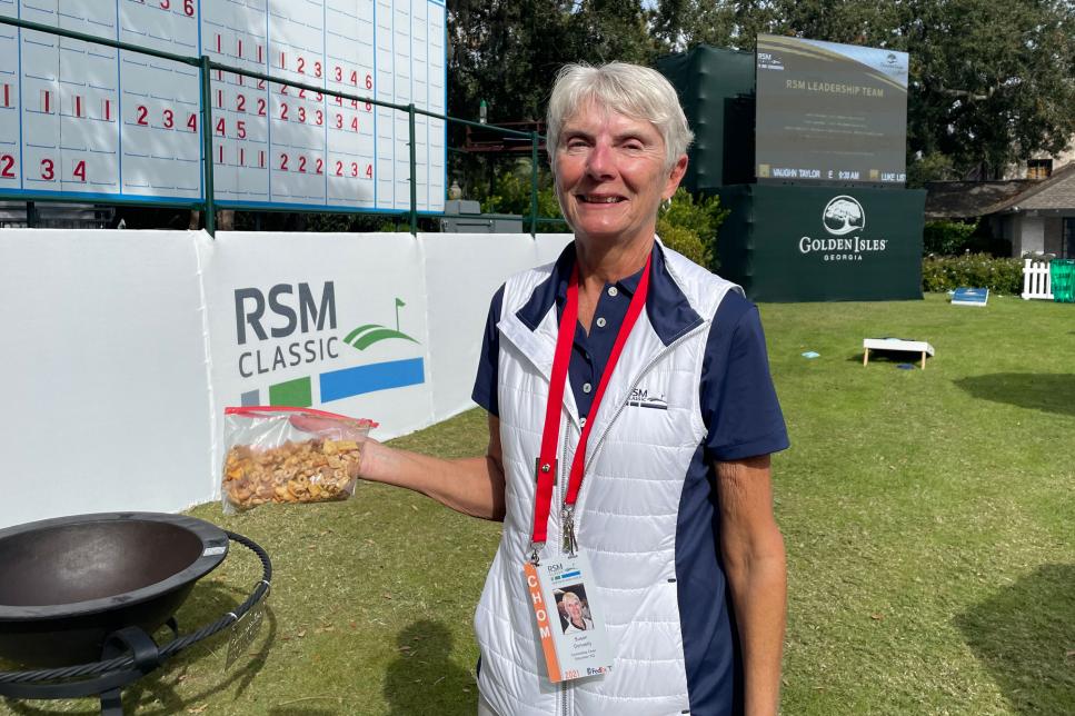 /content/dam/images/golfdigest/fullset/2021/11/susie-donnelly-rsm-classic-trail-mix-lady.jpg