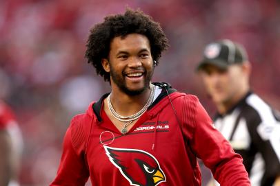 Fore! Kyler Murray gifts Arizona Cardinals OL with custom-fitted golf clubs