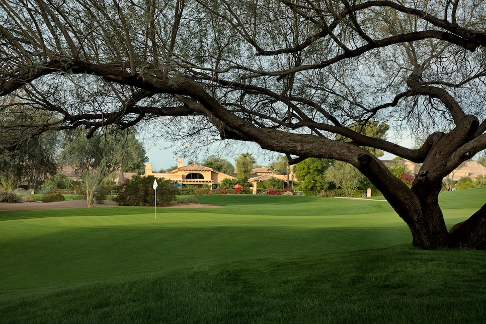 /content/dam/images/golfdigest/fullset/2021/2/TPC Scottsdale Stadium first hole 2.jpg